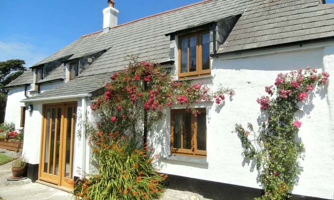 Saint Gennys Cottage | Beautiful Oceanfront Retreat with Pool and Breakfast Included