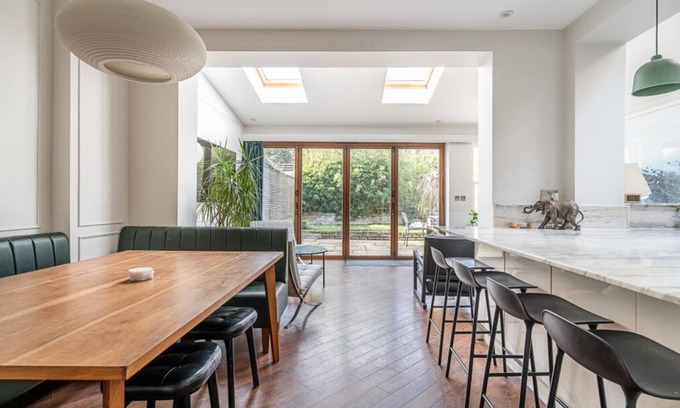 Clapham Apartment | Charming Clapham Old Town Apartment with Family-Friendly Amenities