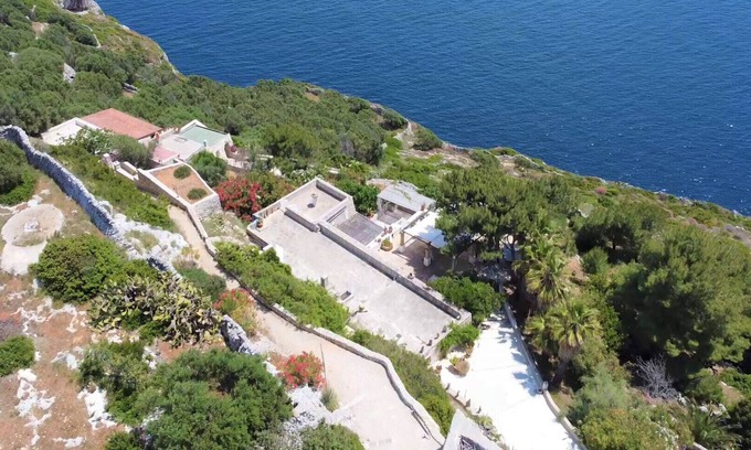 Gagliano del Capo Ski Chalet | Cliffside Retreat with Fantastic Sea View & Pet-Friendly Amenities