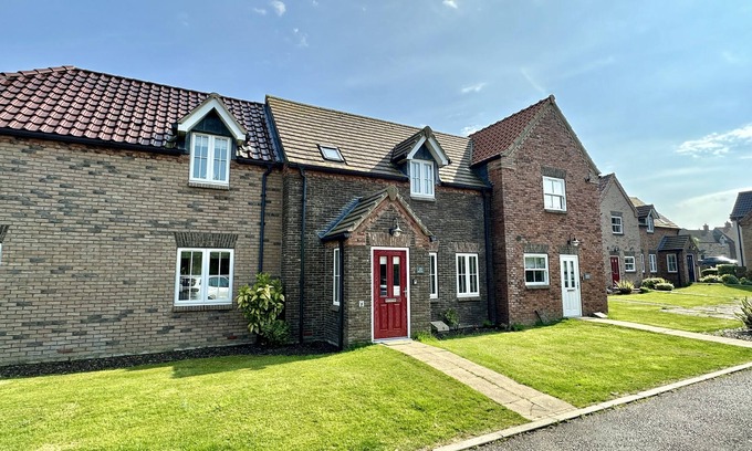 Filey Cottage | Coastal Cottage Retreat with Pool & Beach Access - 9.8/10
