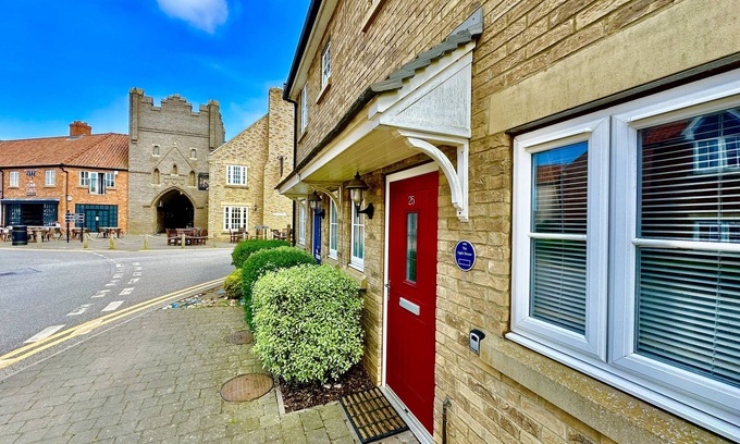 Filey Cottage | Stunning Coastal Cottage - Sleeping 4 in 2 Bedrooms - Pool and Beach Access Included.