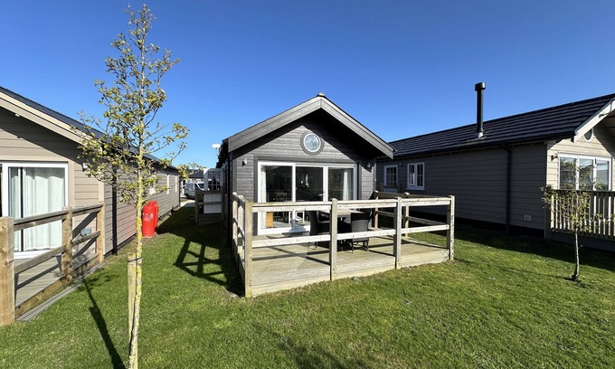 Filey Apartment | Coastal Lodge Getaway with Pool and Beach Access