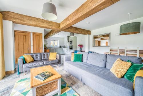 New Forest District House | Experience Comfort at The Tack Room – 4-Star & Family-Friendly