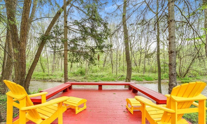 Halton Regional Municipality Cottage | Enchanting Country Cottage with Sauna & River in Burlington