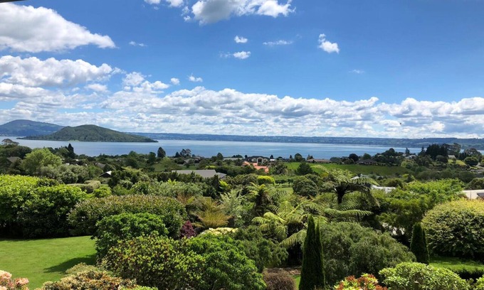Tikitere House | Idyllic Country Estate with Manicured Gardens and Lake Views