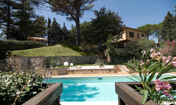 Lorenzana Villa | Idyllic Country House with Pool & Views of Tuscany Hills