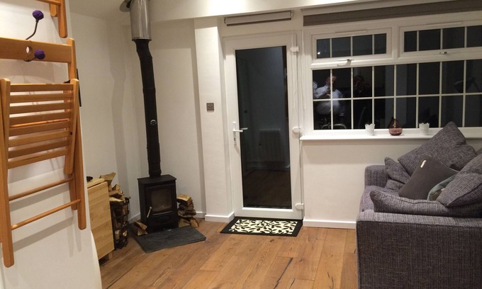 Taff's Well Apartment | Refurbished Countryside Studio with Woodburning Stove