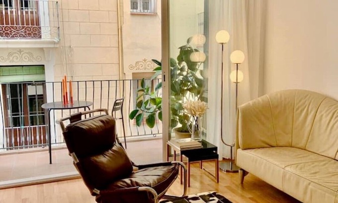 la Vila de Gracia Apartment | Designer 2 Bed Apartment in Beautiful Gràcia with Spa