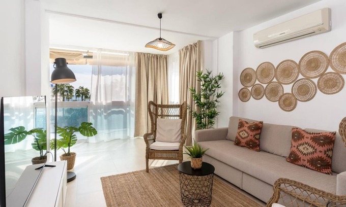 Torrequebrada Apartment | Stylish Apartment with Pool, WiFi & Scenic Sea Views