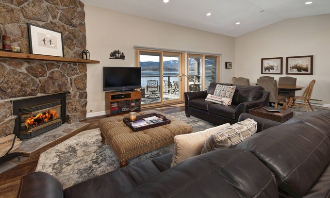 Corinthian Hills Condo | Mesmerizing Lake Dillon Views from This Top Floor Condo