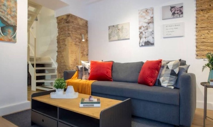 La Seu Apartment | Inviting Duplex in El Carmen with Spa and Breakfast