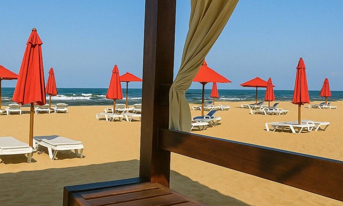Al-Manasrah Ski Chalet | Experience Port Said: Cozy Stay with Pool & Breakfast