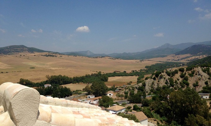 Alcala de los Gazules House | Stunning Views and Modern Kitchen Amenities Await You