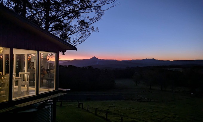 Morton House | Scenic Escarpment Views Just 15 Minutes from Milton
