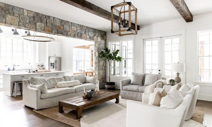 Franklin House | Elegant Estate in Leipers Fork with Pool and Hot Tub