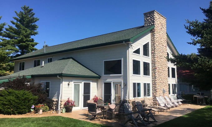 Houghton Lake House | Lakefront Five Bedroom Retreat with Ocean Views in Michigan