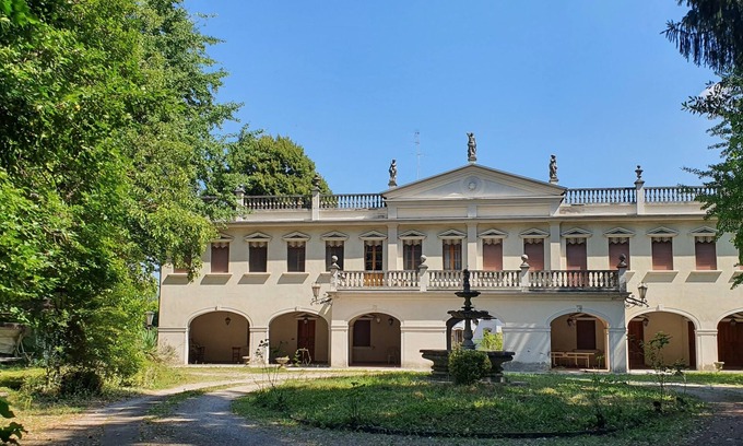Malcontenta Apartment | Elegant Villa Retreat Near Venice with Spa & Family-Friendly Amenities