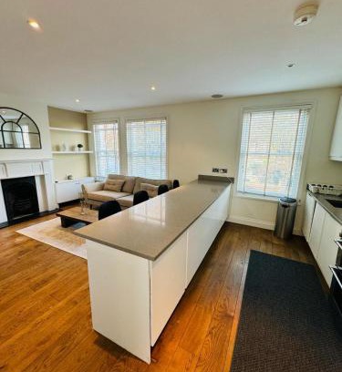Turnham Green Apartment | Pet-Friendly Flat in Chiswick - Guest Rated 9.6/10