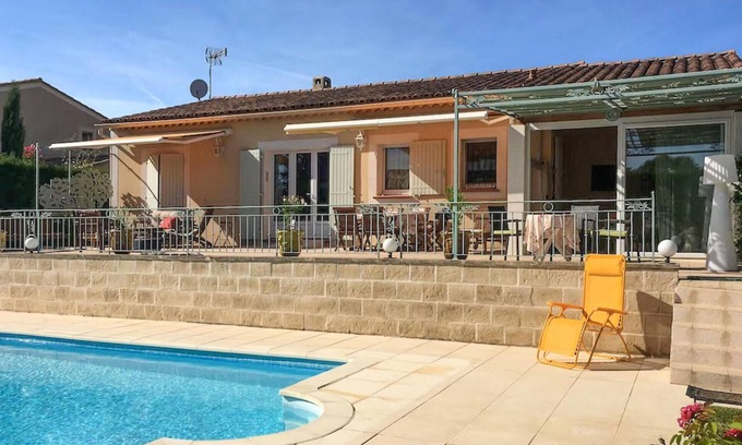 Maussane House | Experience a Relaxing Getaway in Nature with Poolside Comfort