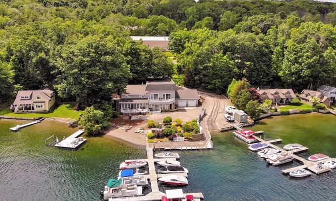 Town of Jerusalem House | Inviting Home with Hot Tub, Pool Table & Scenic Views