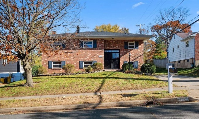 South Gate House | Modern Home with Kitchen and Child-Friendly Amenities
