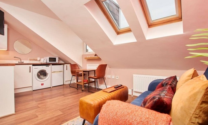 Newcastle-upon-Tyne Condo | Exceptional Newcastle Hotel with Kitchen & Family Amenities
