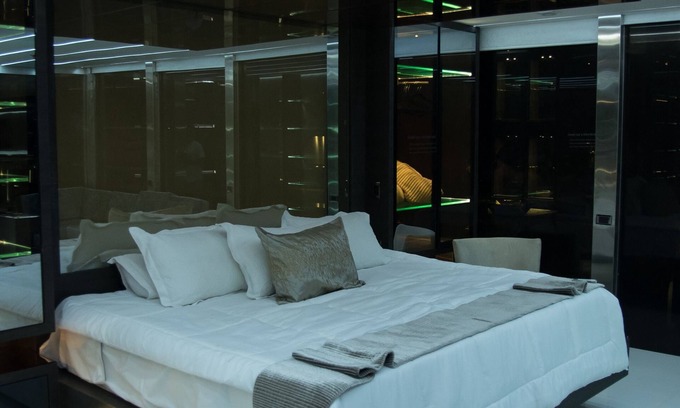 Astorga House | Elegant Golden Marble Suite in Parque Lleras Awaits You