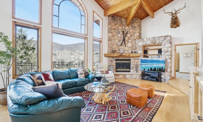 Gorgosa House | Stunning Golf Course Retreat on 15th Hole at Jeremy Ranch