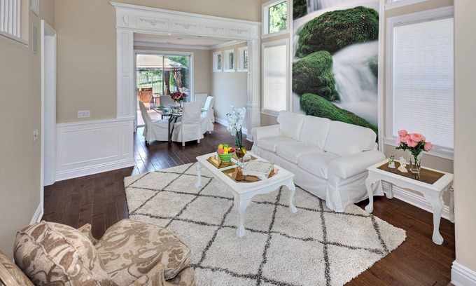 Tustin House | Golf Course View Home with Spa & Breakfast - 10/10 Rated