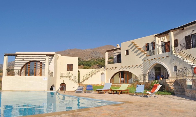 Agia Galini House | Relaxing 5-Bedroom Retreat in Plativola, Rethymno