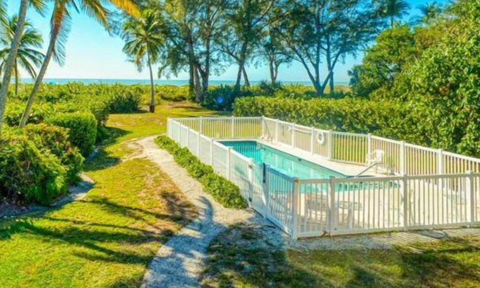 Chateaux Sur Mer House | Oceanfront Sanibel Home with Pool and Spa Amenities