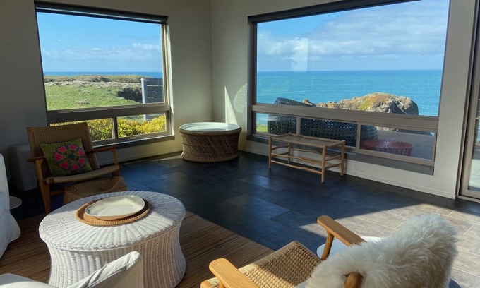 Gualala House | Oceanfront Paradise: Family-Friendly Retreat with Views