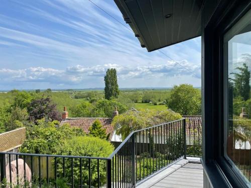 Langport House | Hilltop Retreat: Guest Rated 9.6/10 for Your Perfect Stay