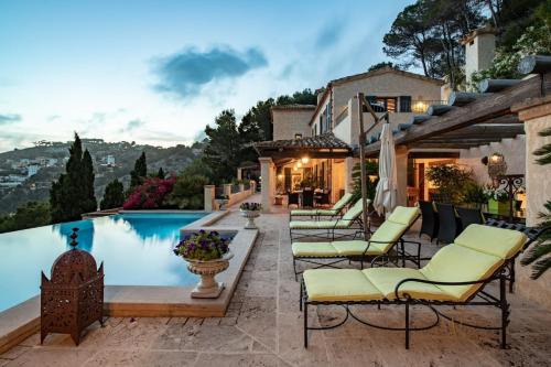 San Sebastian Apartment | Stunning Hilltop Villa with Infinity Pool and Perfect Views