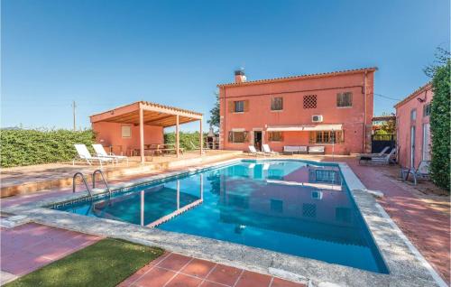 Riudellots de la Selva House | Spacious 8 Bedroom Home with Pool in Riudellots