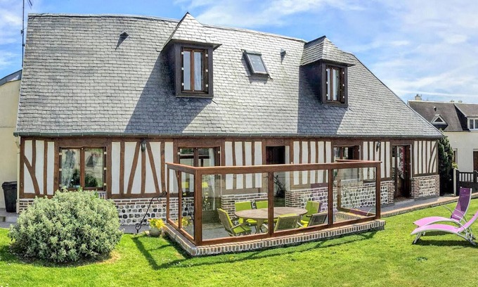 Criquetot-lʼEsneval House | Relax in a Cozy Vacation Home with Spa and Pet-Friendly Perks
