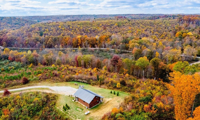 New Plymouth Cabin | Unforgettable Hocking Hills Retreat with Hot Tub & Sauna