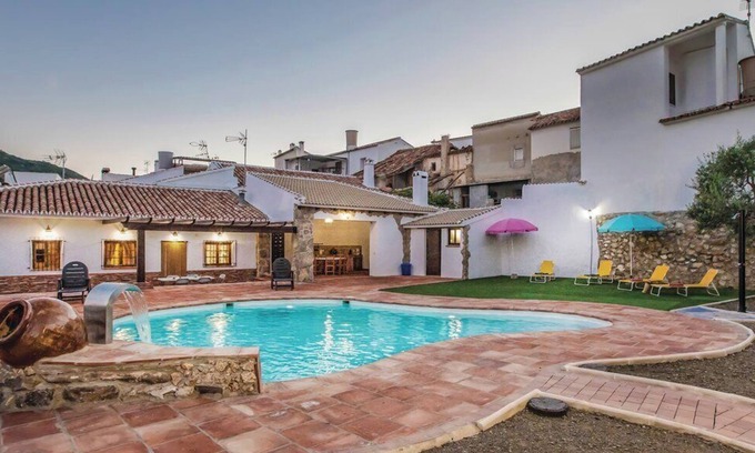 Mondron House | Villa Godoy: Guest Rated 10/10 with Pool & Wi-Fi Access