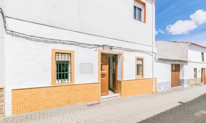 Villanueva del Rey House | Escape Everyday Life: Cozy Vacation Home with Spa & Breakfast