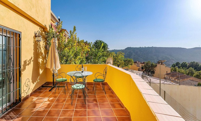 Cenes de la Vega House | Practical Multi-Storey Vacation Home in Granada Suburb