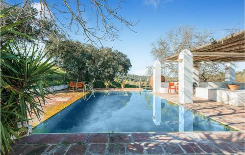 Valverde de Leganes House | Inviting 4 Bedroom Home with Pool in Valverde De Leganés