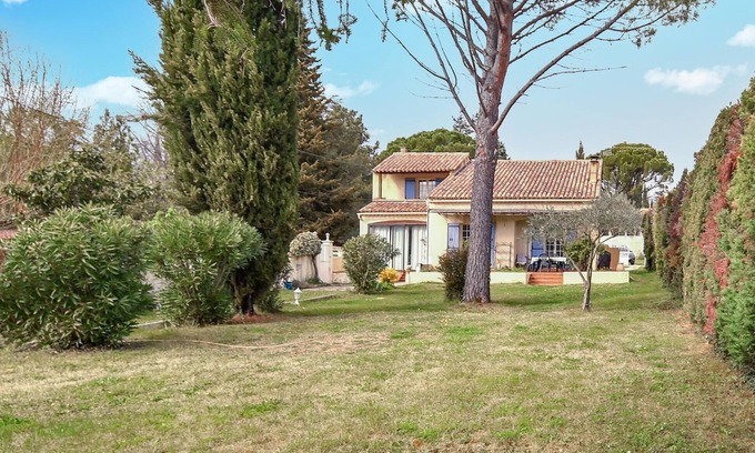 Loriol-du-Comtat House | Comfortable 3-Bedroom Stay in Loriol-du-Comtat