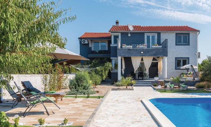 Skradin House | Spacious 4 Bedroom Retreat in Skradin-Dubravice with Pool