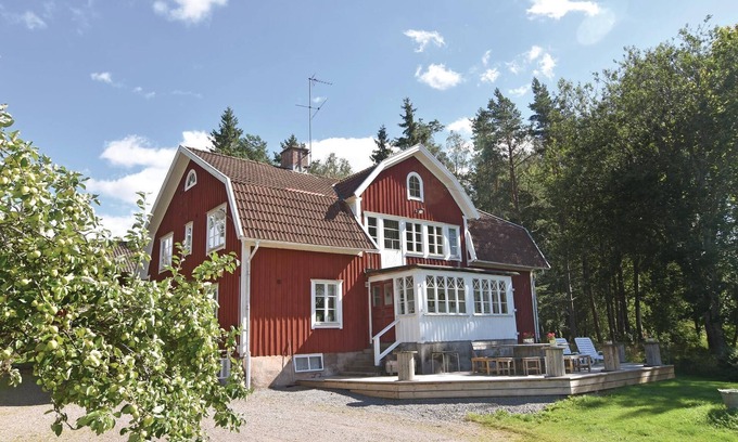 Algaras House | Idyllic Cottage Overlooking Scenic Fields and Meadows