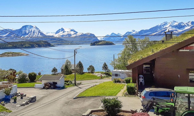 Alesund House | Relaxing Getaway at Vegsundet House by the Fjord