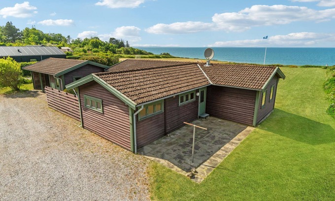 Norddjurs Municipality House | Discover Your Ideal Oceanfront Retreat in Skovgårde