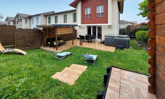 Angresse House | Experience a Relaxing Getaway Near the Sea with Spa Access