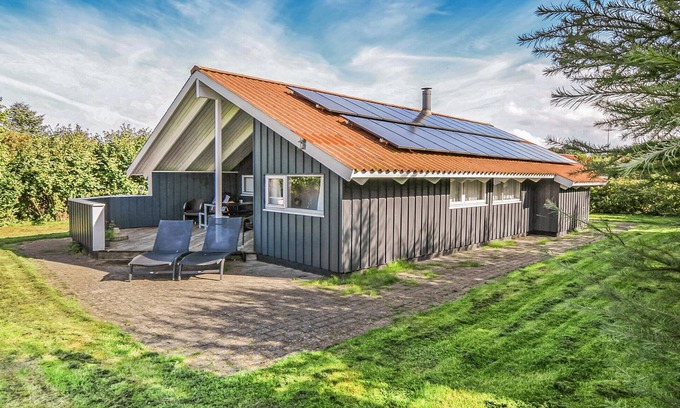 Middelfart House | Spacious 4-Bedroom Retreat with Oceanfront Views in Asperup