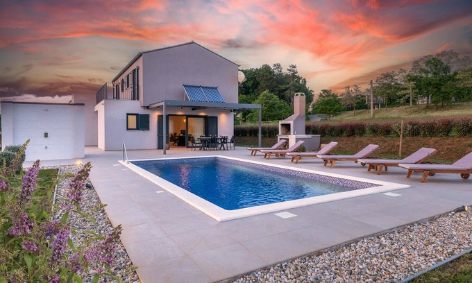 Manjadvorci House | Relax in a Scenic Manjadvorci Vacation Home with Pool
