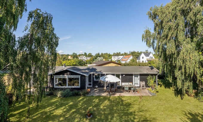 Bog By House | Cozy Cottage Overlooking Grønsund with Spa & Breakfast